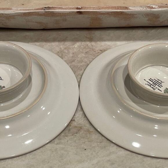Sango Home for Christmas 92’ pedestal plates x 2. Pink trimmed Christmas tree - Picture 3 of 6